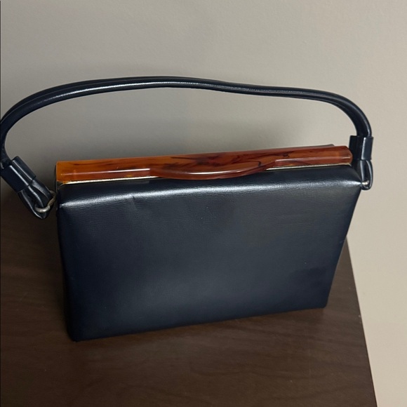 1950s Navy Leather Box Purse with Tortes Bakelite Clasp - Picture 3 of 12